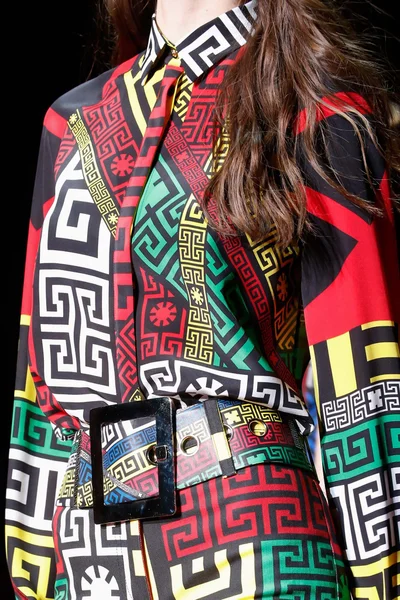 Look 60